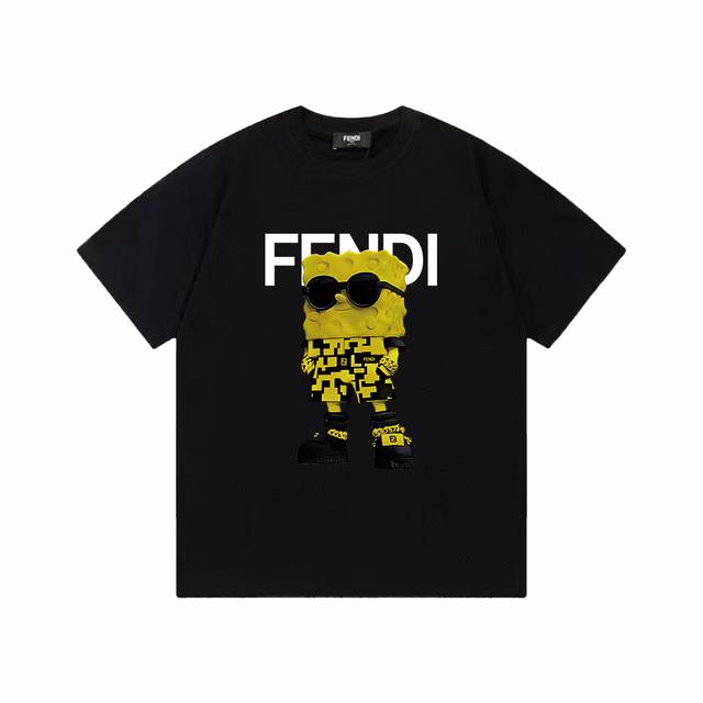 100 Fendi 芬迪 卡通图案字母印花百搭潮流短袖T恤男女同款 吊牌 领标 水洗唛 三标齐全 定织定染280克精梳棉面料 尺码：S-Xxl 颜色：黑色，白色