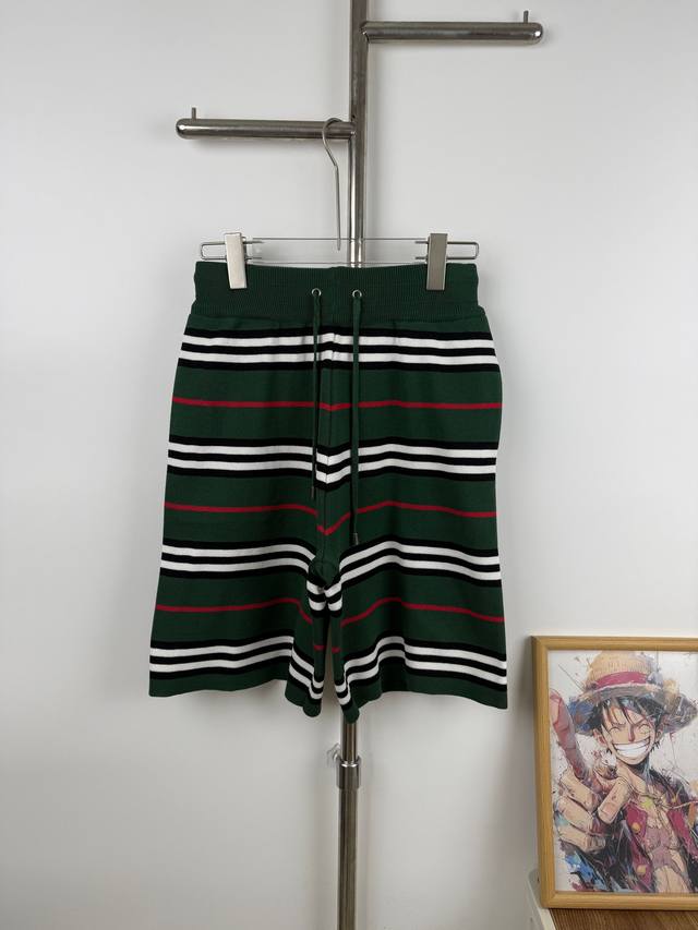 P100款号G621 新款Burberry巴宝莉经典款针织绿条纹直筒针织短裤男女同款 最高版本 小红书推荐的爆款 各大网红上身 版型超级的好 超级显腿长 面料采
