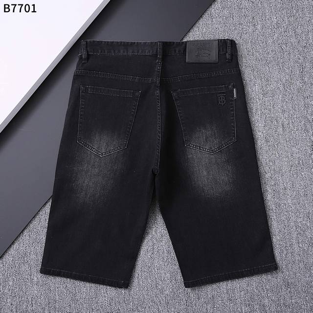 P140短裤 夏季 款号：B7701 尺码：29一42 宽松版型，好穿不挑身材，整体以舒适为主。长度54-58厘米 分大小码 面料成份：棉70% 其它30%