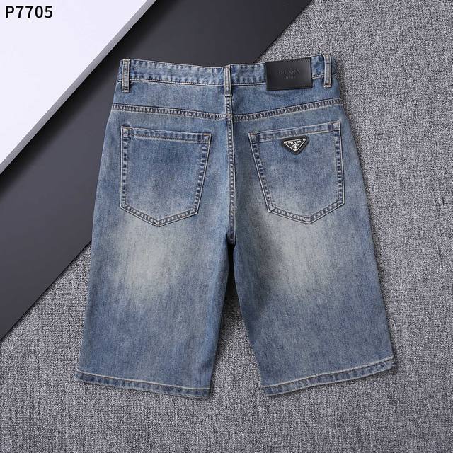 P140短裤 夏季 款号： P10030 尺码：29一42 宽松版型，好穿不挑身材，整体以舒适为主。长度54-58厘米 分大小码 面料成份：棉70% 其它30%