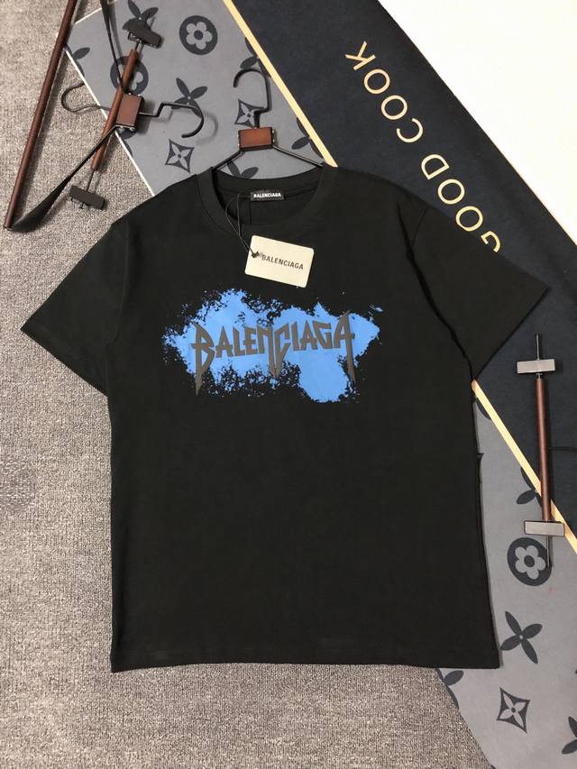 P110 Balenciaga 25S夏款 颜色 黑色 白色 尺码 S M L Xl 工艺 胸前发泡印花 300G精梳紧密棉 高品质 男女同款