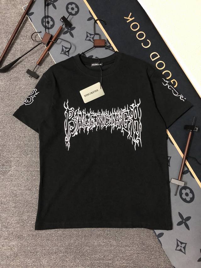 P110 Balenciaga 25S夏款 颜色 黑色 白色 尺码 S M L Xl 前后梵文爆裂印花 300G精梳紧密棉 高品质 男女同款