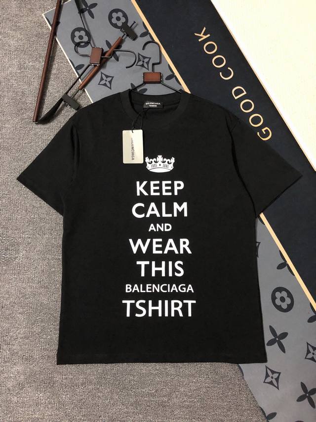 P110 Balenciaga短袖T恤 工艺：皇冠字母Logo印花 颜色：黑色 红色 码数：S~Xl 面料：精梳紧密棉盖棉280G