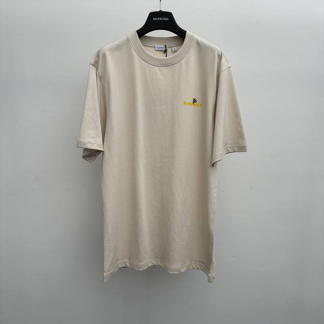Burburry 巴宝莉25Ss春夏新款蜜蜂植绒印花短袖T恤 Size S M L Xl P150 精选棉质面料打造 装饰立体徽标印花