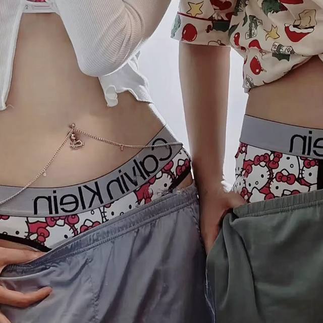 P90 套 款号Ys08 网络模特上身图 自主Ck Hello Kitty经典三角杯运动套装