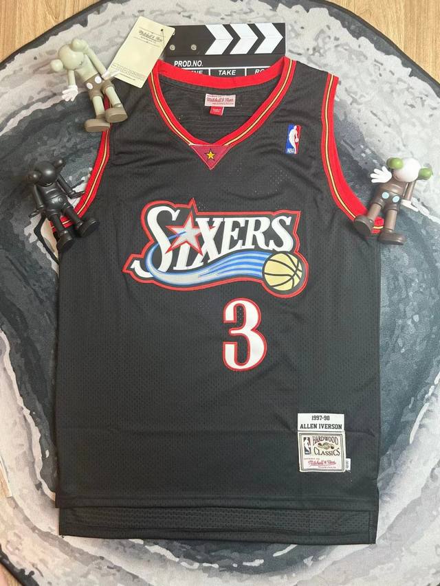 70 顶级刺绣版本 款号:S80 Nba系列 Mitchell & Ness复古球衣 Au球员版 1997-98赛季 Nba费城76人队 艾伦 艾弗森 3号 密