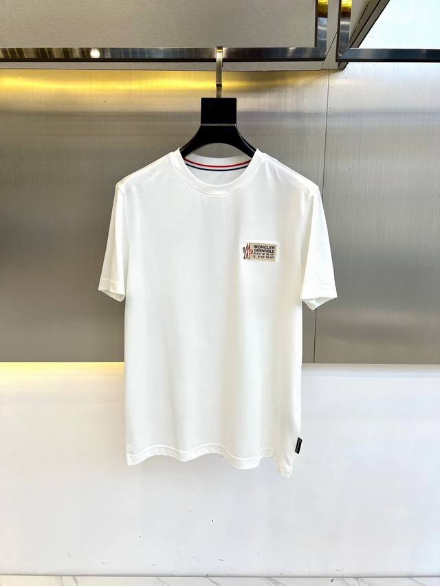 P260 Moncler蒙口、2025新款百搭修身徽标休闲短袖T恤Polo衫。通过Eco Soft技术设计，提供持久的自然舒适，Tencel源自欧洲木材的模态纤