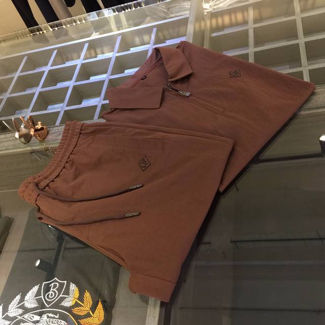 P440 套 上衣细节图Lp家胖哥哥福音2560夏季新款发售。经典简约款套装，私密渠道流出，外贸公司订单，国内一线代工厂P出品，奢华经典设计，都市生活，品质一流