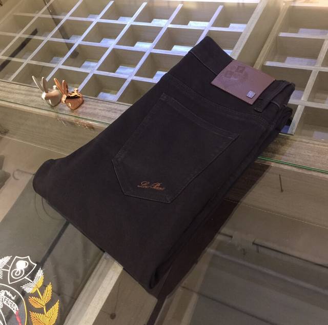 P280Lp家高端系列贸易渠道货！欧洲定制版 秋冬新款牛仔裤 上身效果非常的棒 原版五金！时尚而有型 面料是100%纯棉牛仔布 带微弹性 舒适透气 不会起球 2