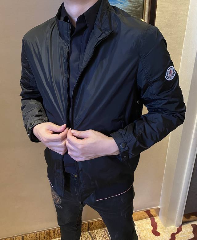 P220 蒙口Moncler 2025春季新款男士夹克外套，原单三标齐全高端版本！专柜定制面料 透气舒适度高，细节无可挑剔，品牌元素设计理念，专业代购级体现高品