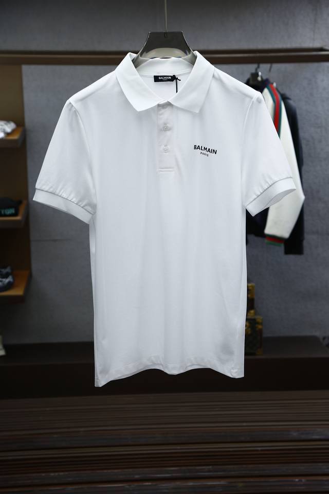 P230 巴尔曼 Balmain.25春夏新经典字母印花标识Polo衫，领口饰有三扣门襟，定制60支双丝光珠地棉面料；黑色 白色 S～Xxxl