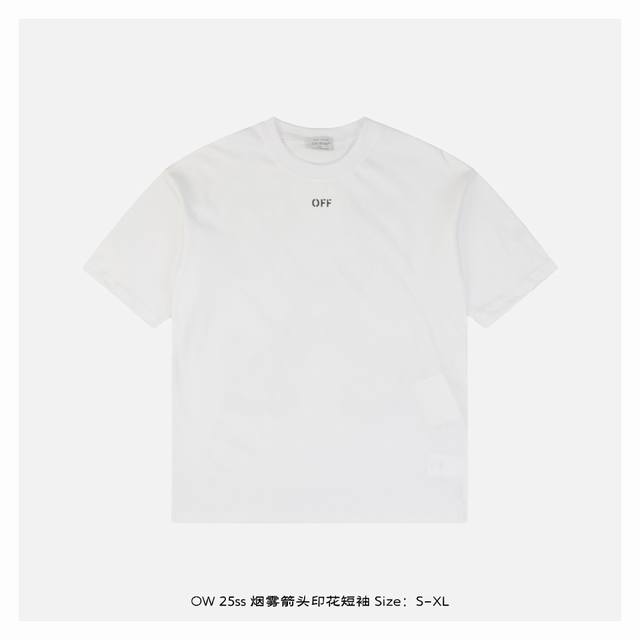 ：210 Off White Co Virgil 25Ss 烟雾箭头印花短袖 面料采用230克重精梳棉，定制32支1*1螺纹，成衣两遍水洗处理，面料舒适亲肤无异