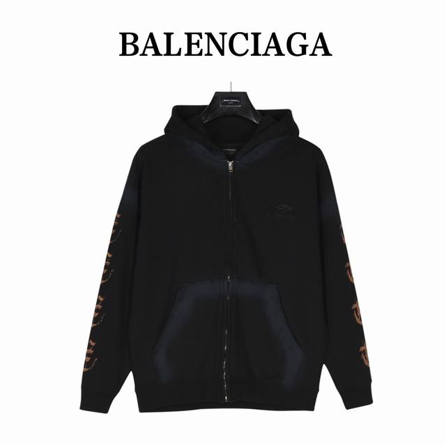 Balenciaga 巴黎世家 梵文印花泥染拉链卫衣外套 面料采用巴黎Zp定织定染480G精梳棉全棉.螺纹釆用定染无色差。 前后手臂字母采用进口康丽机直喷印花