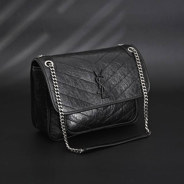 490 圣罗兰Ysl Niki 银链黑标Logo复古褶皱D扣流浪包 黑色 Ysl 家的必入的黑色 Niki 人间值得 Ysl 圣罗兰黑色 Niki Niki 皱