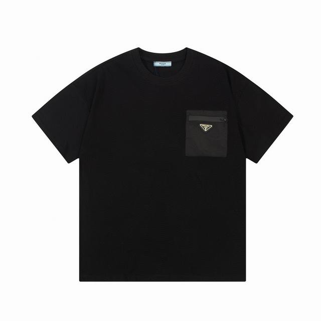 160 Prada 普拉达 拉链口袋三角标Logo夏季新款 标识进口机绣 灵感源自八十年代复古 原版面料 官方同款 短袖T恤 定制260克同缸染面料 手感非常舒