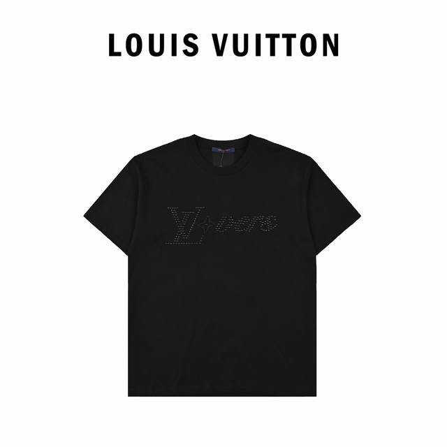 200 Louis Vuitton路易威登24Ss铆钉绣花短袖 采用230G32S双纱纯棉面料，胸前呈现饰钉和3D花卉刺绣，四叶草花卉图案苞芯立体刺绣工艺，采用