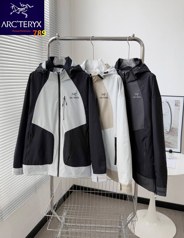 P230 Arc'teryx 始祖鸟春款户外冲锋衣外套25Ss新品 连帽可拆卸防风水透气轻量冲锋衣 男女同款 高品质 防风防水 ，轻量化设计 ，宽松大牌设计 立