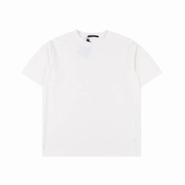 200 Louisvuitton 路易威登 25Ss 满印老花暗纹提花短袖T恤 定制老花提花爽滑面料 质感舒适度都是拉满的 上身简约百搭， 手感非常舒服 超级百