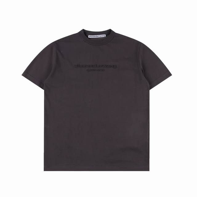 200 Alexander Wang 亚历山大王25Ss 浮雕字母压花短袖T恤 面料采用定制240G 26支特滑双股精棉平纹高密无尘全棉布料。前幅高密度加厚，走