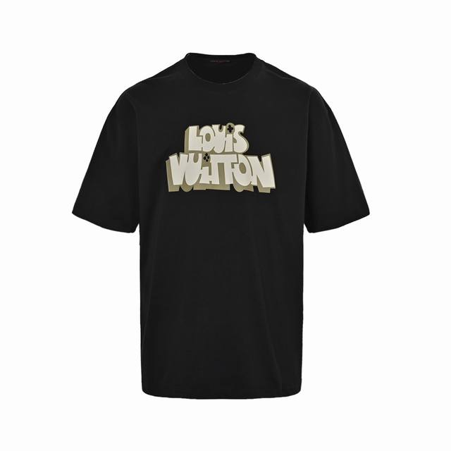 : 160 Louis Vuitton 路易威登 24Ss 阴影字母短袖 面料采用定制240G 26支特滑双股精棉平纹高密无尘全棉布料。前幅高密度加厚，走线平整