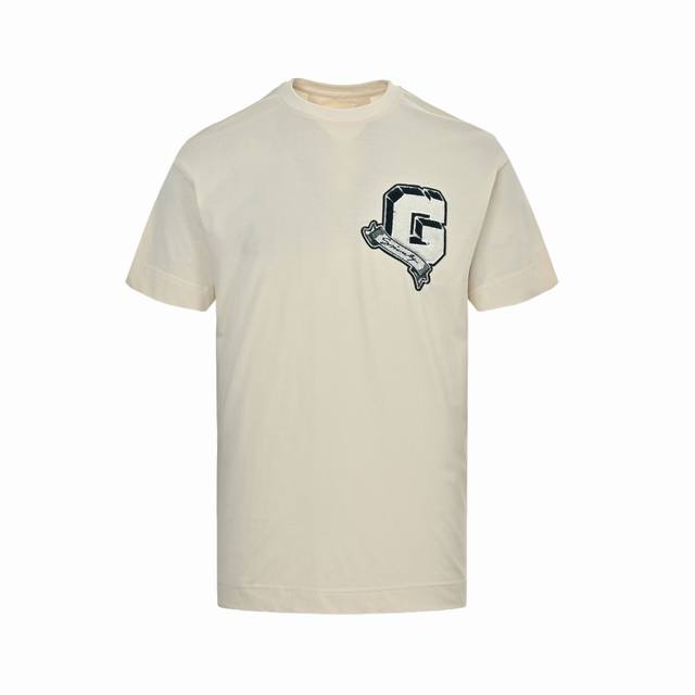 ：160 Givenchy 纪梵希 25Ss 毛巾绣刺绣G字母短袖 采用100%棉质面料，柔软透气，让你在夏日里尽享舒适。 胸前G字母毛巾刺绣绣花，整件衣服搭配