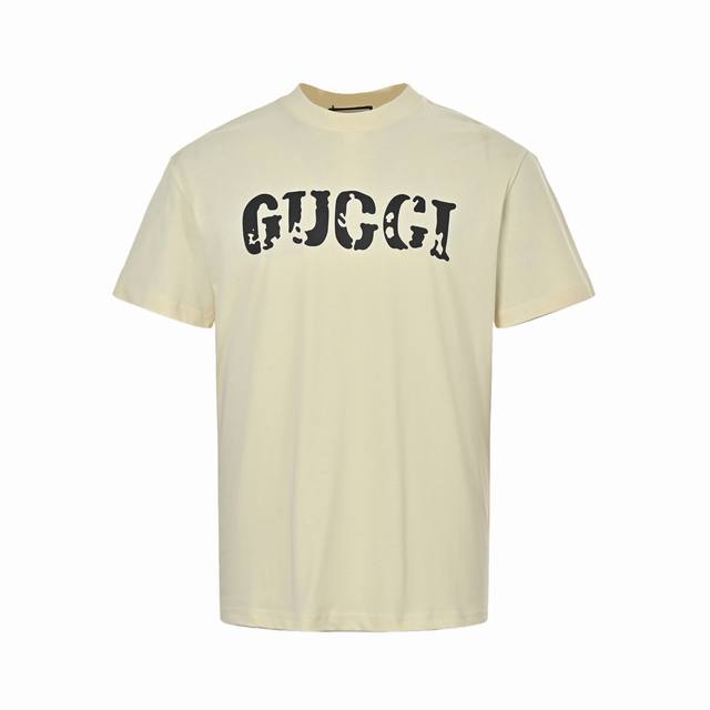 ： 140 Gucci 古驰 25Ss 斑驳字母印花短袖 精选优质260G纯棉面料，触感软糯亲肤细腻，实物到手绝对超乎你的想象，贴身无比舒适透气，即便是汗流浃背