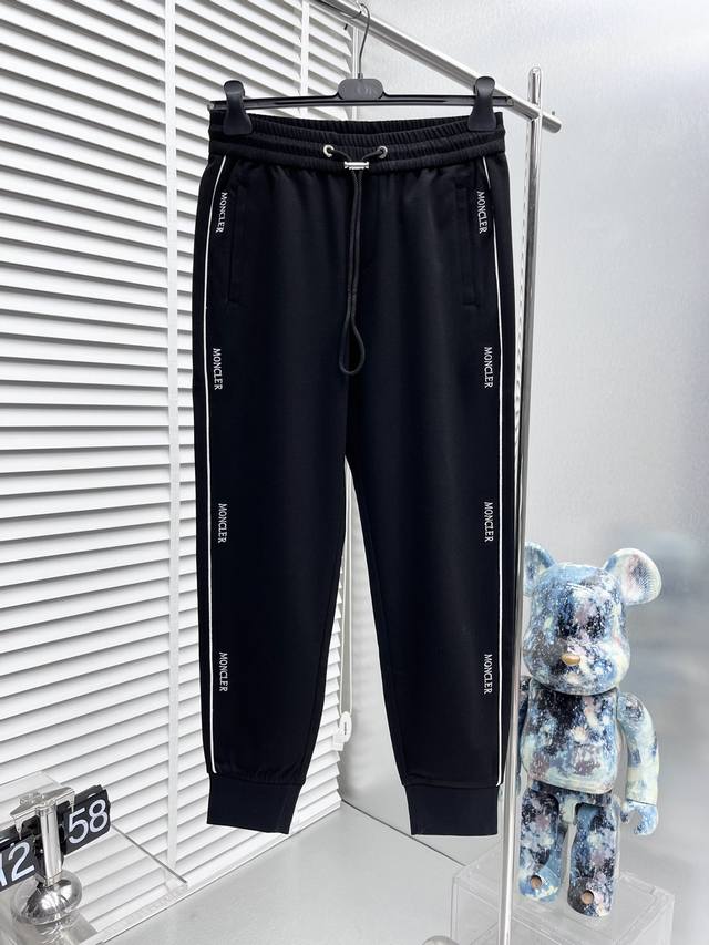 P210 Moncler* 2025Ss春季新款休闲裤！官网同步发售。品牌经典Logo休闲裤 ，定制面料，舒适度极好，手触感强烈。辨识度极高，完美品相工艺。 尺