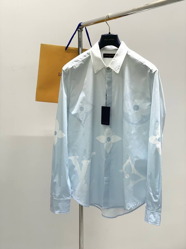 P310，Louisvuitton 路易威登，2025春季最新款，专柜同步有售，原单狠货，时尚休闲长袖衬衫，上身很有特点！吸睛而有亮点，进口原版面料，顶级印花工