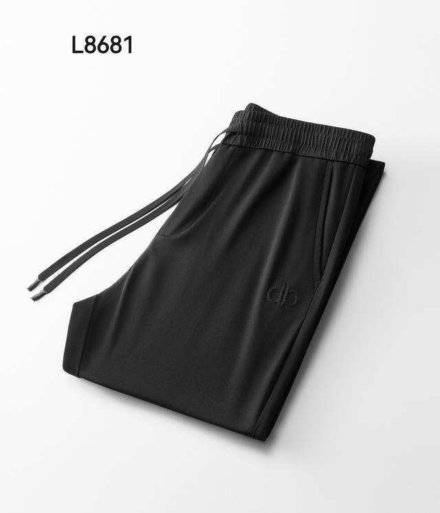 P250 春夏新款 New For Summer ；弹力纤丝绿竹桑蚕丝面料，柔软舒适 款号：L8681 码数：30-40 版型：宽松直筒