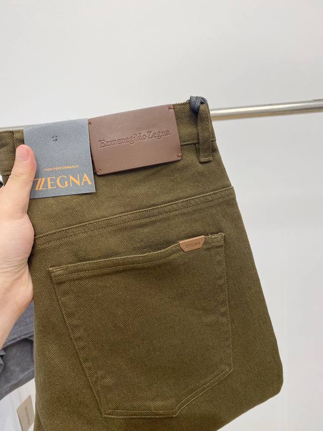 P190 杰尼亚、Zegna 最新品，深咖色，专柜同步有售，原单狠货，水洗休闲裤，进口原版高弹力面料，舒适有弹性，高端五金辅料装饰Logo，版型超正，档次极高，