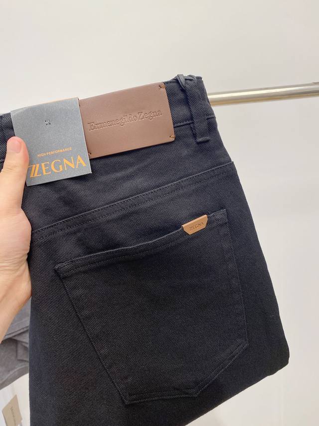P190 杰尼亚、Zegna 最新品，纯黑色，专柜同步有售，原单狠货，水洗休闲裤，进口原版高弹力面料，舒适有弹性，高端五金辅料装饰Logo，版型超正，档次极高，