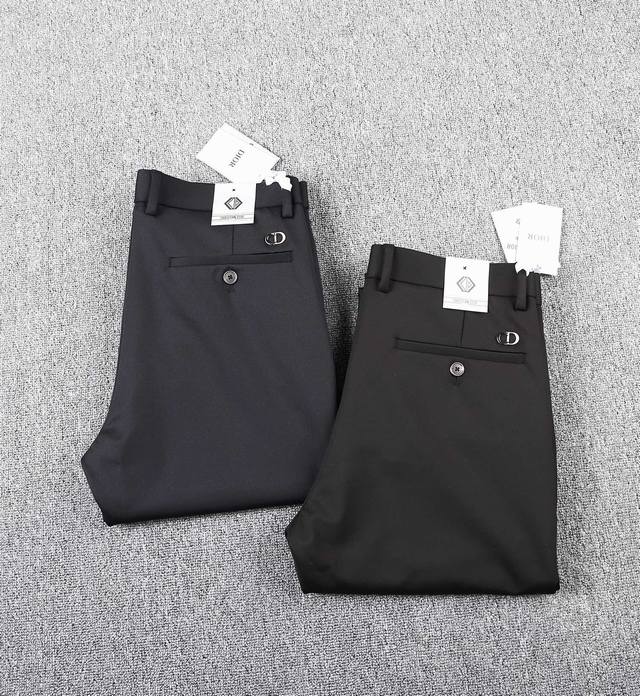 P190 迪奥Dior 四面弹面料 年 秋冬新款男装商务休闲裤。专柜同款、简单大方。订制高端面料、抗皱免烫腰头带弹力、柔软舒适。小直筒版型。黑色、深宝蓝色。码数