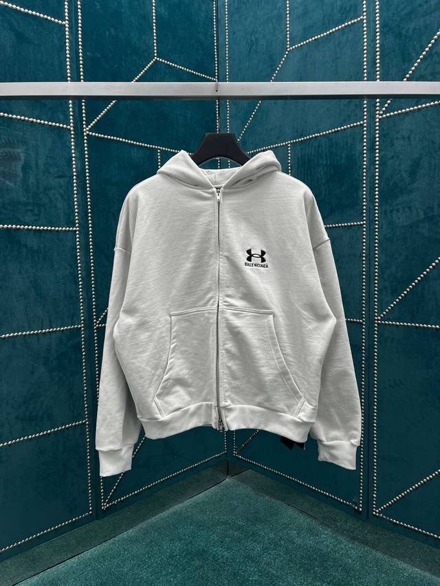 P360 巴黎世家 25新款联名刺绣Logo连帽长袖拉链外套，短宽版型 男女同款 码数：S.M.L.Xl