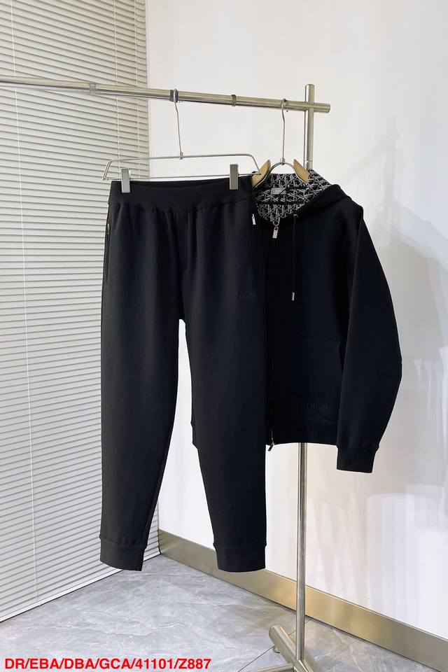 P750一套 上衣 P480 裤子 P350 Z887 Drdior 新品卫衣套装整套衣服的版型，挺括有型，搭配Logo点缀 做工任何瑕疵，进口高密度天丝加莱赛