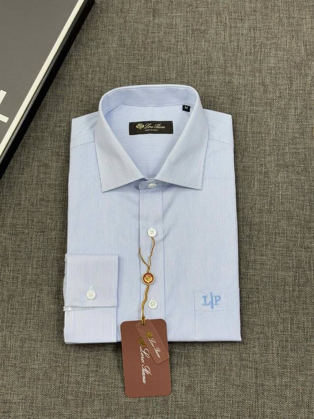 P290 Lp，Loro Piana 25Ss春夏男士长袖衬衫 设计上沿袭了他家现代极简主义基调，将意式的都市高贵格调发挥到极致，整体造型干净利落，无任何多余元
