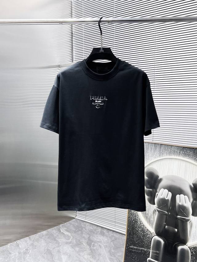 P170 普拉达 Prada 2025Ss新款 半袖 体恤 短袖 圆领T恤，高端版本！专柜定制面料 透气舒适度高，细节无可挑剔，品牌元素设计理念，体现高品质。手
