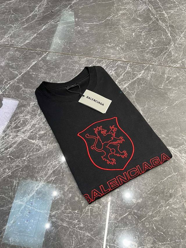 P220Balenciaga*巴黎世家刺绣标识短袖T恤.高版本推荐！采用320克全棉面料，面料经过洗水处理，手感更加舒适.亲肤透气不起球！定制对色螺纹简约经典版