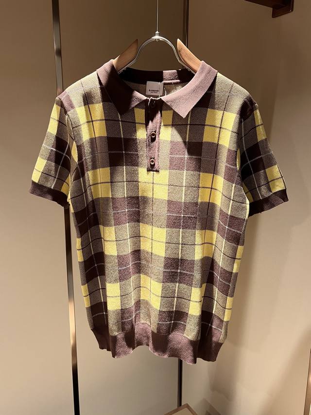 P290 Bur*Erry 巴*莉 2025春夏新款男女同款短袖T恤，顶级翻领针织短袖T恤，品牌最新设计元素！既不单调也不复杂,恰到好处的展现品味！客供定制天丝