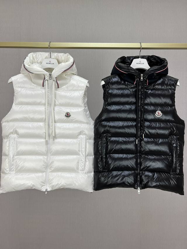 P470 蒙口羽绒服最新Moncler 蒙口羽绒背心 蒙家王牌尖货，镇店之宝 迟来的渠道好货好款！Luiro系列蒙口王牌渠道单，最经典最火爆尼龙羽绒连帽帽沿字母