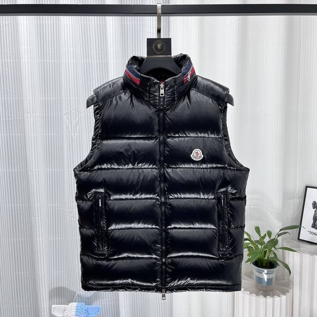 P460核心私聊 有量有价 蒙口 盟可睐 Moncler 蒙口春夏新款Ouse 男女同款 羽绒马甲 尺码: 1码，2码，3码，4码，5码 产品配色：黑色 描述：