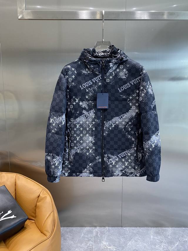 支持年后退换， P660驴家 最新款男士羽绒服、面料柔软舒适 ．上身版型超赞 ．拉链．辅料都是客供 、进口面料，轻便舒适，保暖有型、简单大方款式！轻便保暖、秋冬