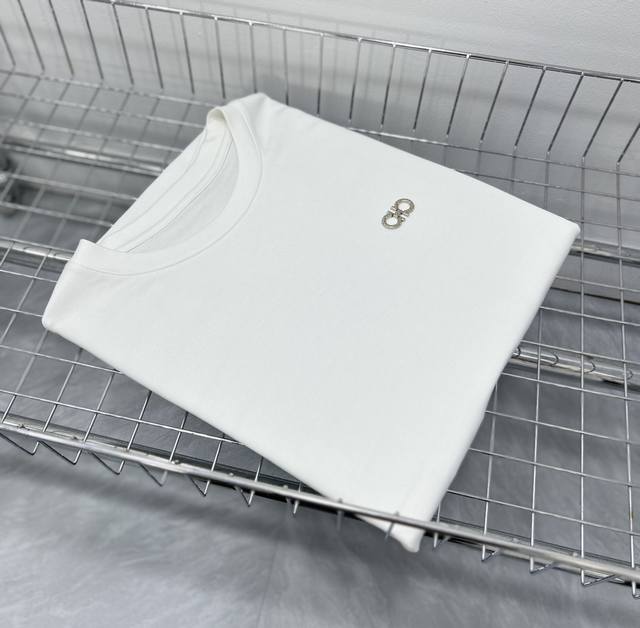支持年后退换 P200 Fr*菲拉格慕 Ss24新品长袖长T，顶级印花图案Logo，帅气时尚，简约百搭款。面料棉 不仅挺括，保持潮流的廓形，又穿着舒适，纱织更细
