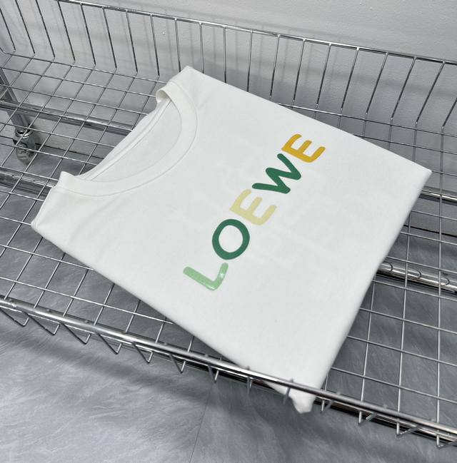 支持年后退换 P200 Loew*罗意威 Ss24新品长袖长T，顶级印花图案Logo，帅气时尚，简约百搭款。面料棉 不仅挺括，保持潮流的廓形，又穿着舒适，纱织更