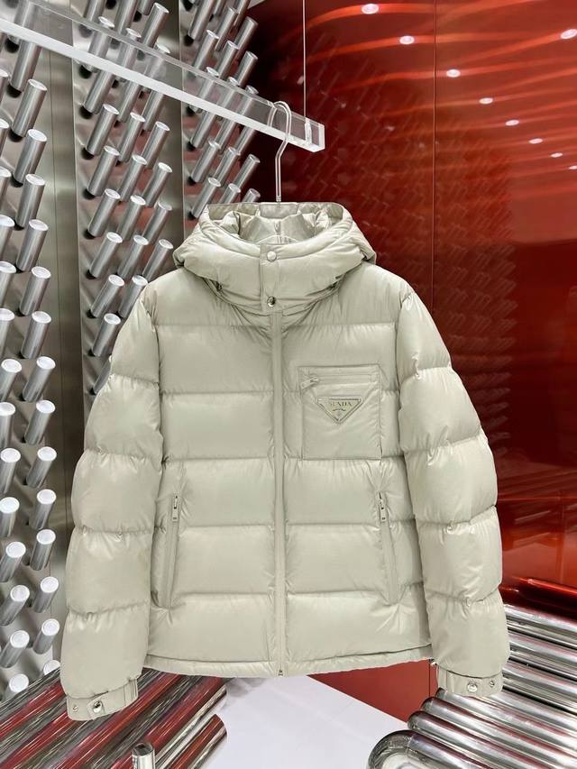 P590 秋冬新款羽绒服 原版1:1订制五金配件全进口原版定制 欢迎专柜对比 绝对的高品质 采用顶级95鸭绒 超柔软 充羽量蓬松饱满 超级重工 面料做工杠杠的版