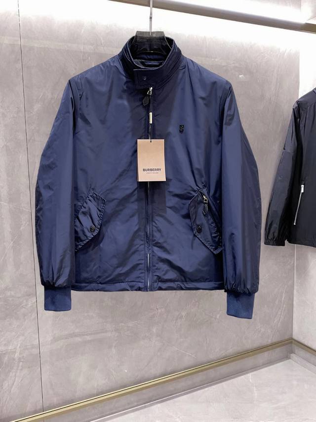 P430 巴宝莉 三标齐全 Ss冬季新款羽绒棉服加棉外套，秀场新品品相非常完美，舒适保暖，色泽饱满诱人，非常出彩的设计，轻松将时髦感进阶，做工极为考究严谨，走线