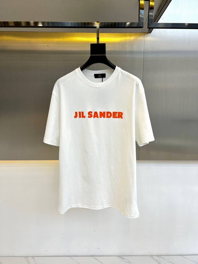 P210 Jil Sander 、25春夏新款 极简主义 圆领短袖T恤，经典款字母T恤，很多网红明星都推荐的热卖单品！！一直都爆火的经典版型，版型面料非常显质感