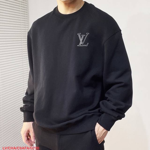 P300 G720 Lv路易威登 2025Ss新款 长袖 圆领 卫衣，高端版本！专柜定制面料 透气舒适度高，细节无可挑剔，品牌元素设计理念，体现高品质。手感细腻
