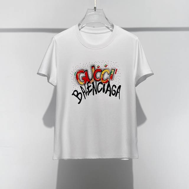 P180 Gux Balenc联名 烫钻发泡涂鸦字母Logo圆领短袖T恤 .定制面料.上身舒服.男士夏季必备单品.黑色 白色 码数：S-2Xl