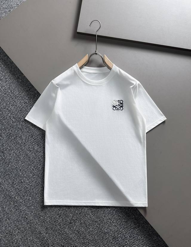 P180 Le 25年春夏新款圆领短袖精工拼色字母Logo刺绣 精致升级，灵感源自八十年代复古 原版面料 官方同款 短袖T恤 定制同缸染面料 手感非常舒服 春夏