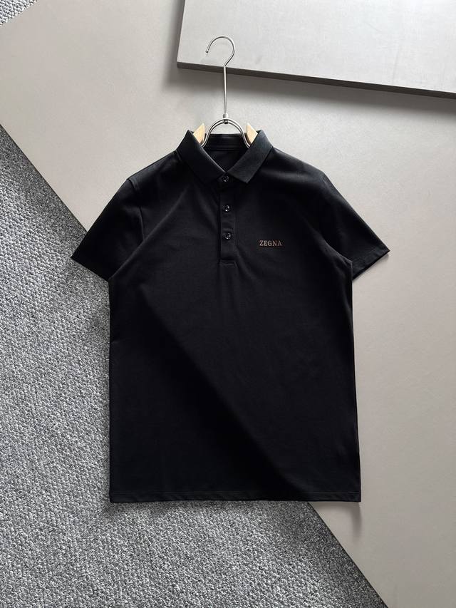 P220 杰尼亚-重磅推荐！2025春夏新品.专柜在售 时尚高端男装Polo-胸前字母Logo个性时尚 进口面料 极为亲肤舒适 摸上去非常的细腻，质感很好，舒软